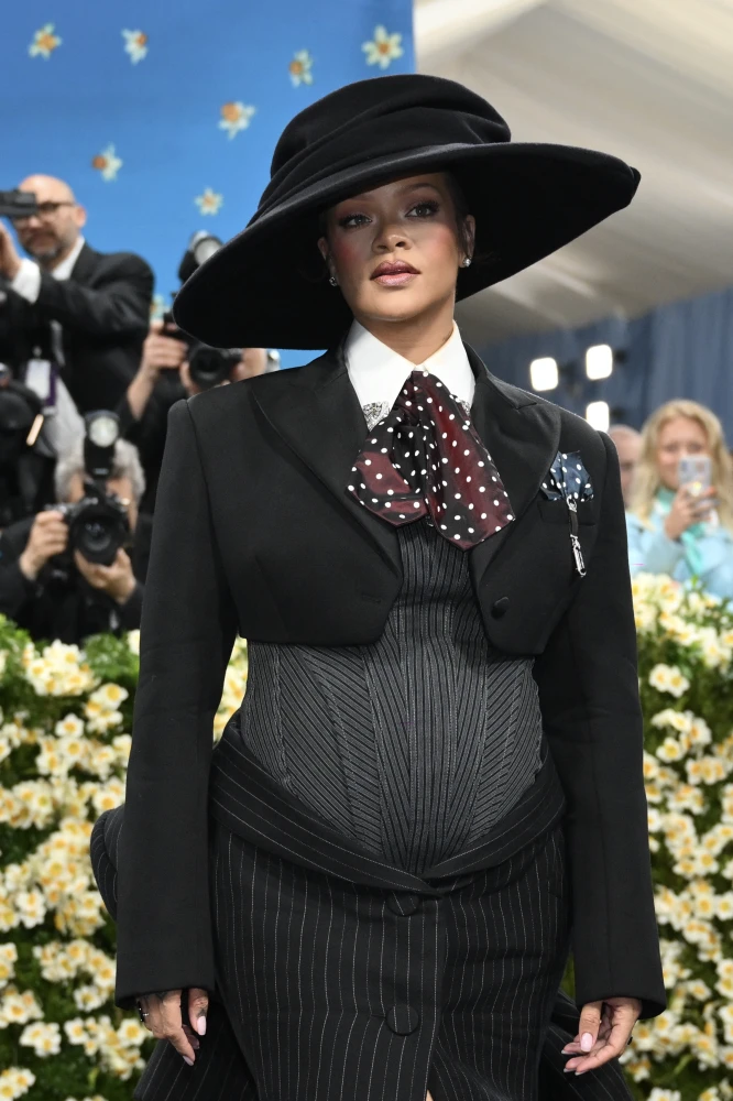 Rihanna, Met Gala 2025’te Üçüncü Hamileliğini Açıkladı